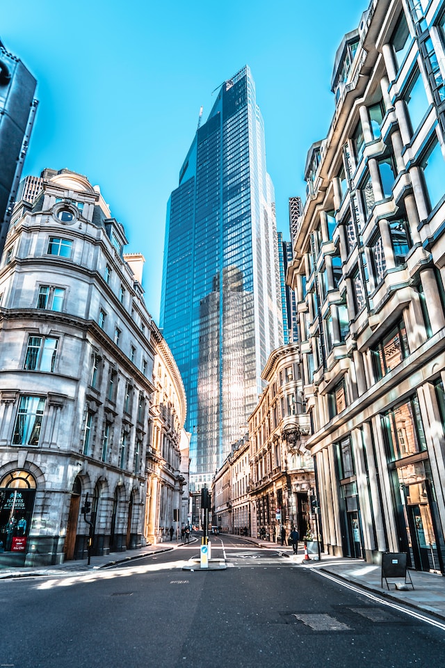 key-management-for-commercial-real-estate Access control solutions for comemrcial real estate: a view of a street in london